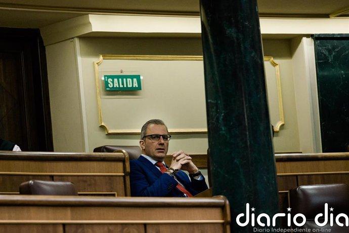 Vox quita a Ortega Smith de la Diputación Permanente del Congreso y de las comisiones de Justicia e Interior