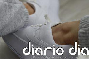 ¿Zapatillas blancas sucias? Estos métodos devuelven el blanco a su estado original