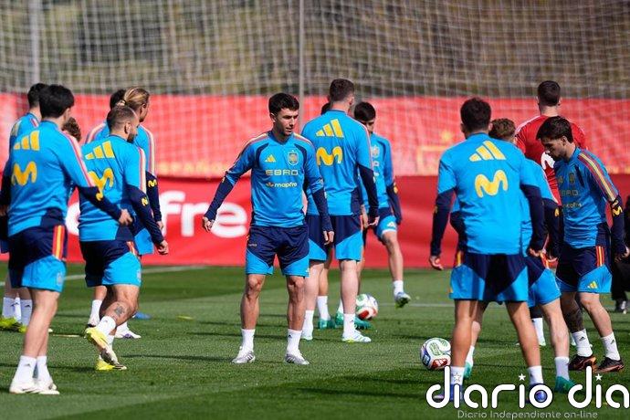 Zubimendi abandona la concentración de España por molestias en la rodilla