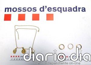2 detenidos en Molló (Girona) por robar joyas a dos mujeres mayores con el método de la "mimosa"