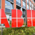 ABB ganó un 20% más hasta marzo y revisa al alza sus previsiones