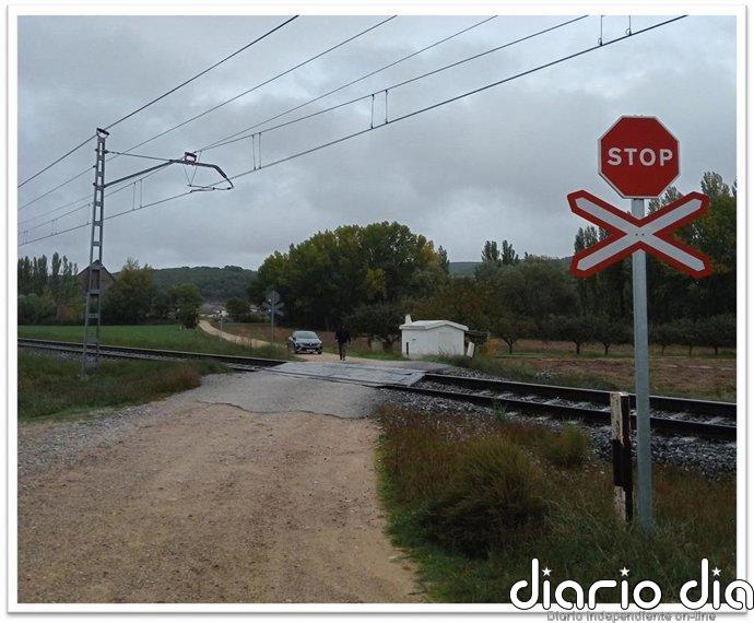 Adif adjudica por 600.000 euros la mejora de la protección de un paso a nivel en Alar del Rey (Palencia)