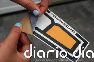 Adiós a los restos de pegatina: cómo quitar el pegamento en segundos