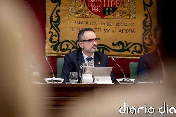Admitida la querella de una exedil del PP por presunto acoso contra el alcalde de Móstoles