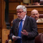 Agustín Santos (Sumar) ve "un escádalo" la 'prioridad nacional' y vaticina que acabará a los tribunales