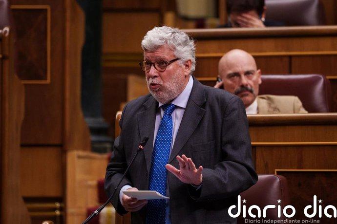 Agustín Santos (Sumar) ve "un escádalo" la 'prioridad nacional' y vaticina que acabará a los tribunales