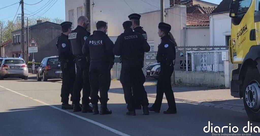 Al menos un muerto y 13 heridos en el choque de un tren de alta velocidad con un camión militar en Francia