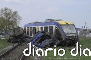 Al menos un muerto y 21 heridos tras chocar un tren con un camión en un paso a nivel en Eslovaquia