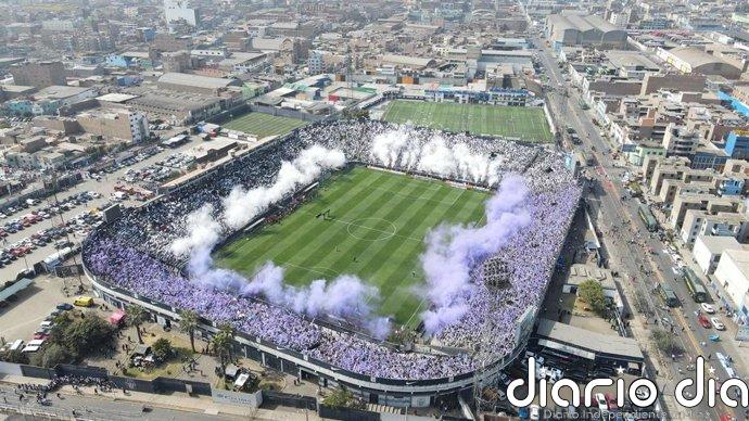 Al menos un muerto y más de 60 heridos en un estadio durante un 'banderazo' del club peruano Alianza Lima