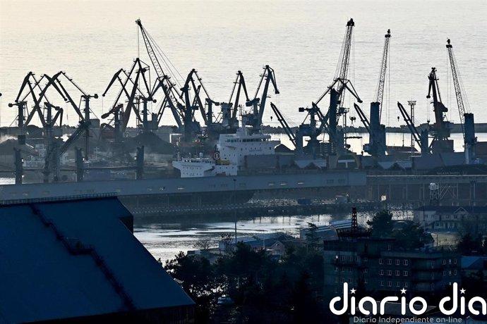 Al menos un muerto y otro herido en un ataque ucraniano que incendia el puerto de Tuapsé, en el suroeste ruso