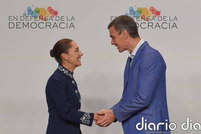 Albares entrega en persona a Sheinbaum la invitación para que asista a la Cumbre Iberoamericana en Madrid