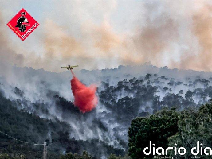 Alicante.- Medios aéreos se retiran del incendio de Tibi que evoluciona favorablemente