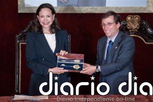 Almeida pone de ejemplo la Transición ante Mª Corina Machado: "Después de la noche oscura siempre llega la luz"