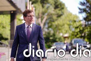 Almeida se apoya en servicios técnicos para defender que tapia del cementerio de Almudena no es lugar de memoria