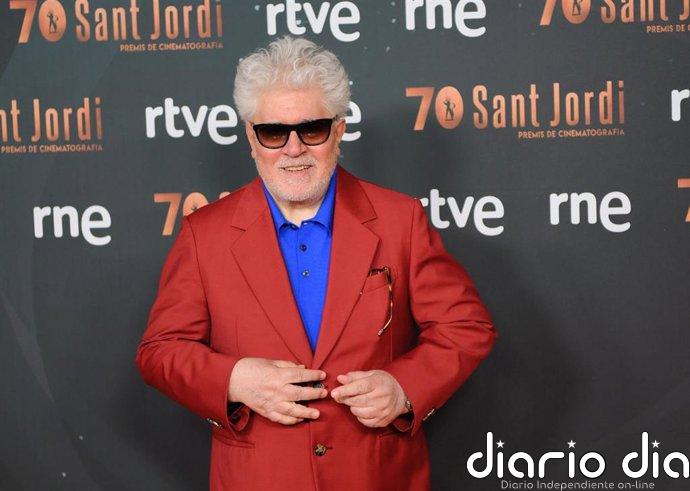 Almodóvar ensalza al cine en los Premis RNE Sant Jordi: "No concibo mi vida sin hacer películas"