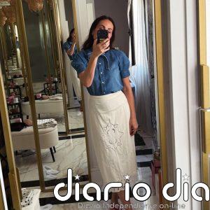 Ana Milán enseña cómo llevar la falda recta esta primavera a cualquier edad