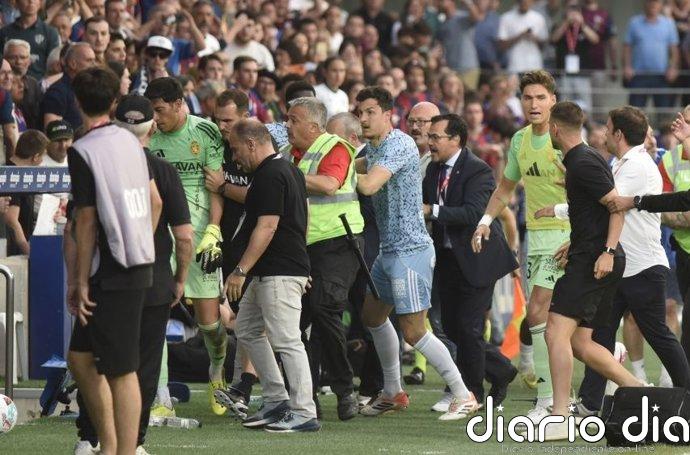 Andrada suelta un violento puñetazo a Pulido en El Alcoraz