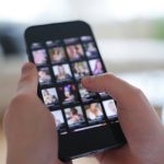 Apple y Google continúan ofreciendo e impulsando aplicaciones que fomentan la desnudez en sus tiendas de aplicaciones