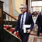 Arcadi España aboga por crear el impuesto a energéticas por la guerra en Irán bajo el paraguas de la UE