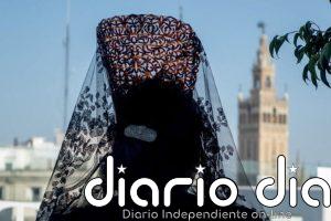 Artesanos extremeños elaboran mantillas y peinetas "únicas" para la Semana Santa