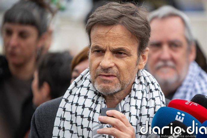 Asens (Comuns) sale del hospital tras serle trasplantado un riñón de su madre