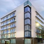 Atom Hoteles gana 46 millones en 2025, un 41% menos por extraordinarios, pero eleva un 3% sus ingresos