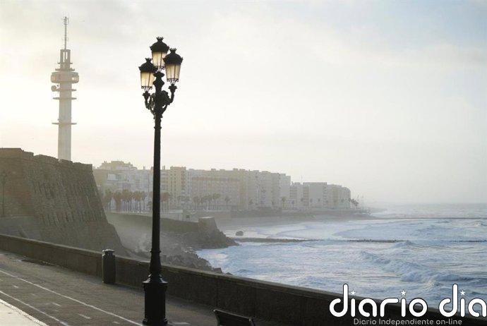 Aviso amarillo este domingo por oleaje en el Estrecho y litoral gaditano con rachas de viento de entre 50 y 61 km/h