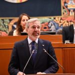 Azcón dice que la prioridad nacional es "fácil de entender" y la vincula al arraigo