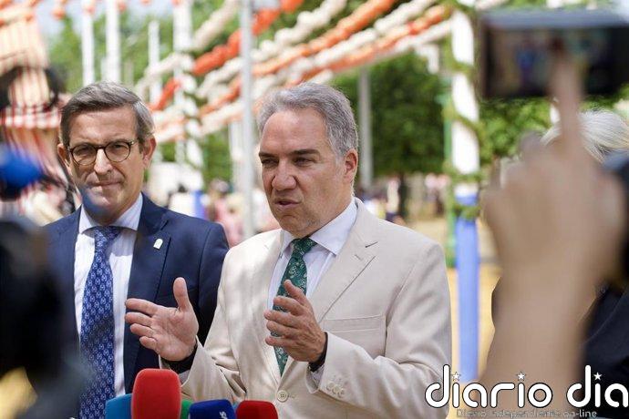 Bendodo apoya la "prioridad nacional basada en el arraigo" y afea a Vox su "cambio de criterio" sobre eso en el Congreso