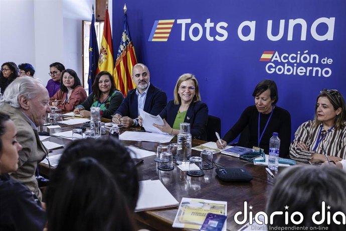 Bernabé destaca el refuerzo del Gobierno para la regularización de migrantes y lamenta que Catalá "no quiera colaborar"