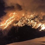 Bomberos del CEIS Rioja siguen trabajando en extinguir el incendio de un vertedero en Nájera