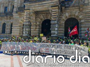 Bomberos se movilizan ante la Diputación de Bizkaia para reclamar un "convenio digno"