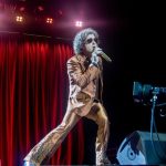 Bunbury lanza De un siglo anterior: "Podemos escuchar música en nuestro teléfono pero hay algo en la belleza del vinilo"