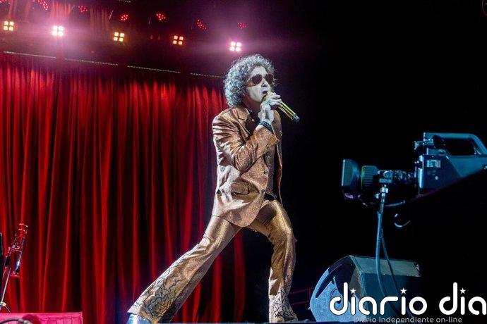 Bunbury lanza De un siglo anterior: "Podemos escuchar música en nuestro teléfono pero hay algo en la belleza del vinilo"