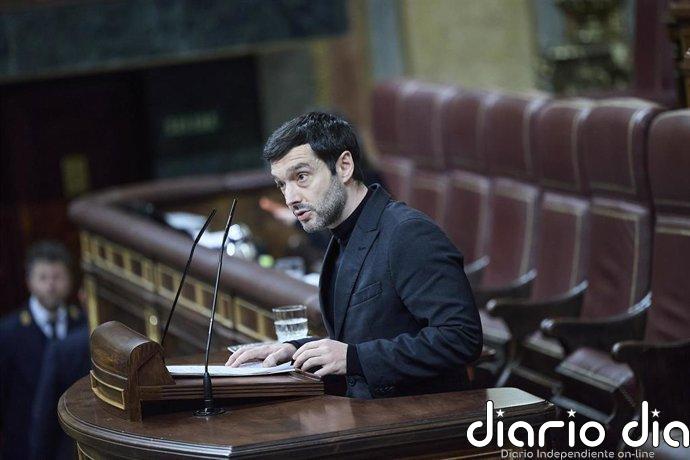 Bustinduy critica que el PP pase "por debajo del futbolín" al ceder en sus pactos autonómicos con Vox