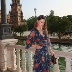 Carlota Melendi se convierte en una de las más elegantes de 'El Pescaito' con un vestido de invitada perfecto