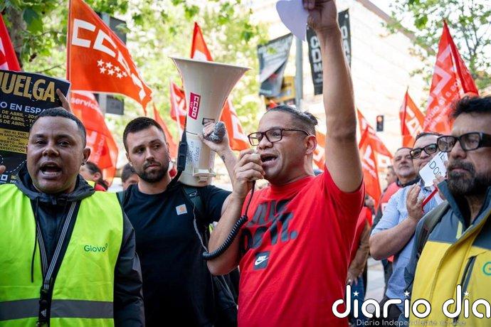 Casi 100 'riders' de Glovo protestan frente a la sede en Madrid y CCOO convoca una huelga la semana que viene