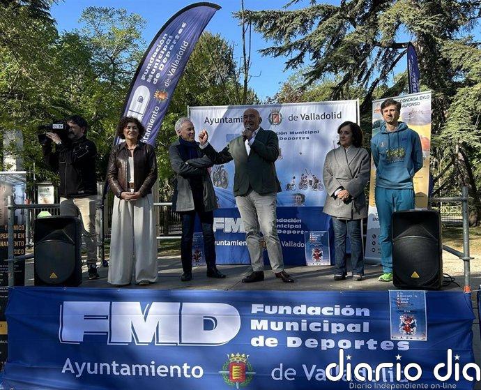 Casi 650 niños celebran el Día de la Educación Física con actividades deportivas en la acera Recoletos de Valladolid