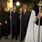 Cayetano Martínez de Irujo y los Duques de Huéscar juntos en 'la Madrugá' más significativa para la Casa de Alba