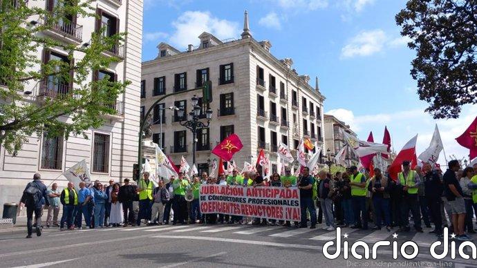 Centenares de transportistas se concentran en Santander por una jubilación "digna"