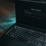 ChatGPT, Gemini y Copilot construyen narrativas reputacionales distintas sobre las compañías del IBEX 35, según informe