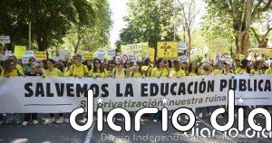 Cientos de personas marchan en Madrid en apoyo de la educación pública: "¡La uni no se vende, la uni se defiende!"
