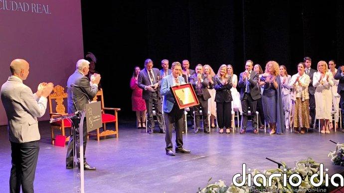 Ciudad Real arropa a Emilio Calatayud, que ya es oficialmente Hijo Predilecto de la ciudad