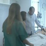 Cómo aprenden los médicos a dar malas noticias a los pacientes: "Eso hay que entrenarlo"