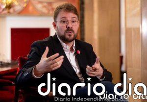 Compromís aboga por poner límites al turismo para que decrezca: "No nos caben más turistas"