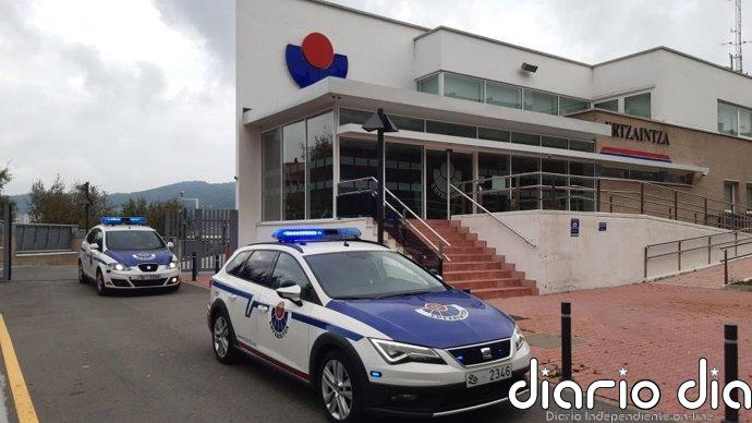 Continúa en dependencias policiales el hombre detenido por el presunto homicidio de su pareja en Basauri