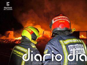 Controlado el incendio industrial declarado en una planta de reciclaje de Onda