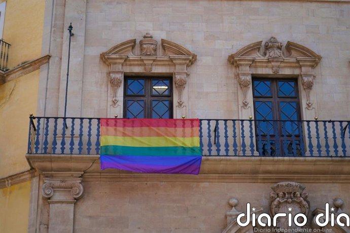 Cort prohibirá la actividad al vendedor del mercado de Pere Garau por la agresión homófoba a un compañero