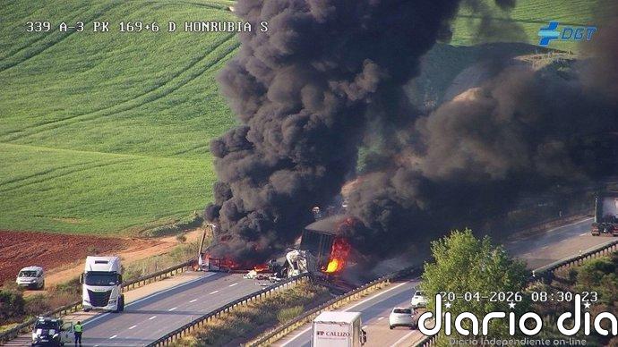 Cortada la A-3 en Honrubia (Cuenca) tras una colisión entre dos camiones que ha causado dos heridos