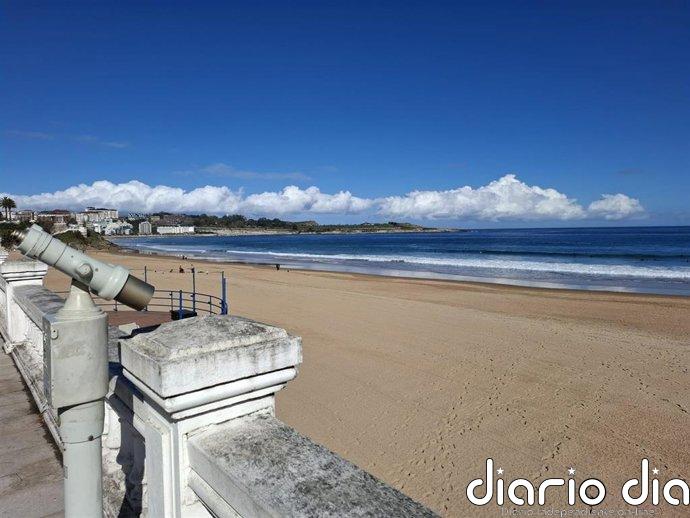 Costas cierra parte del balneario de la primera de El Sardinero por "riesgo estructural"